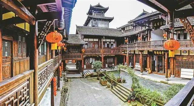 一架运载乌军战俘伊尔-76运输机在别尔哥罗德州坠毁 俄官员称系被导弹击落