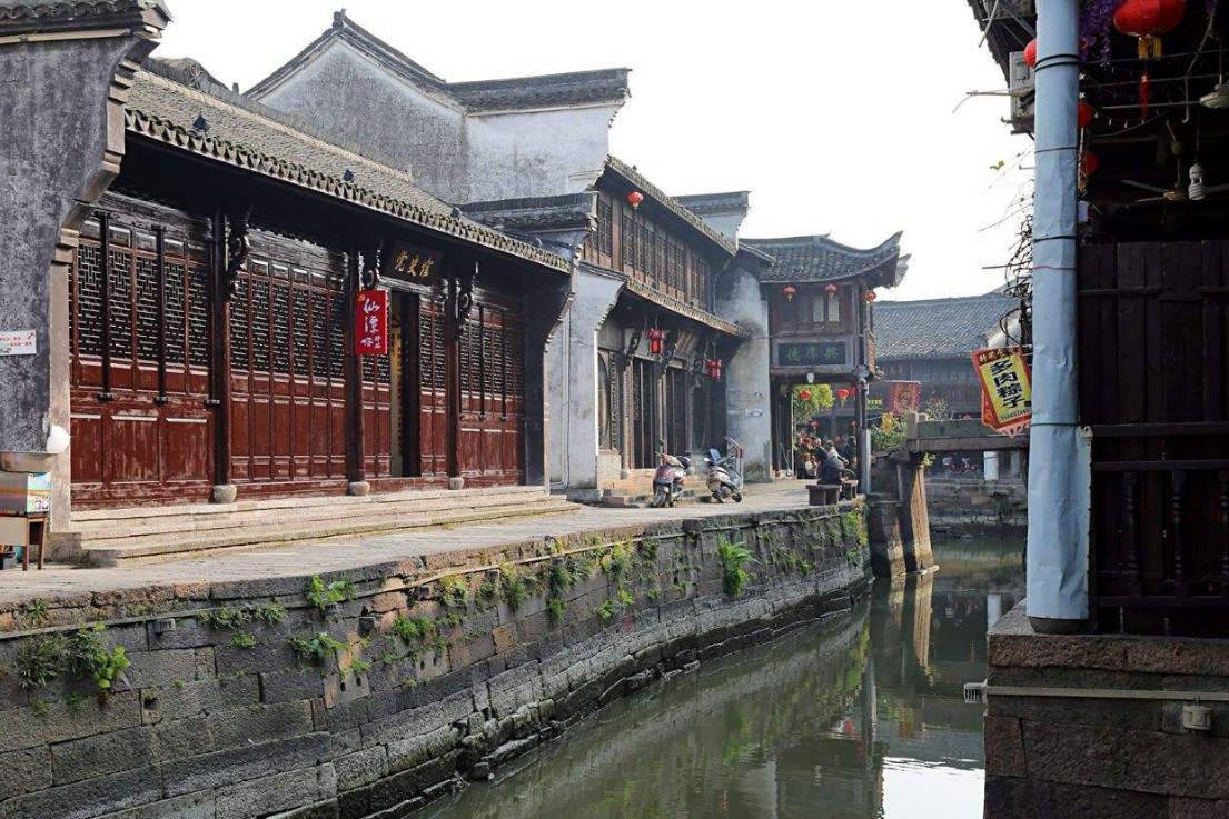 法院判决以后孩子抚养权归女方所有，男方不归还孩子，把孩子带到别的游戏画面